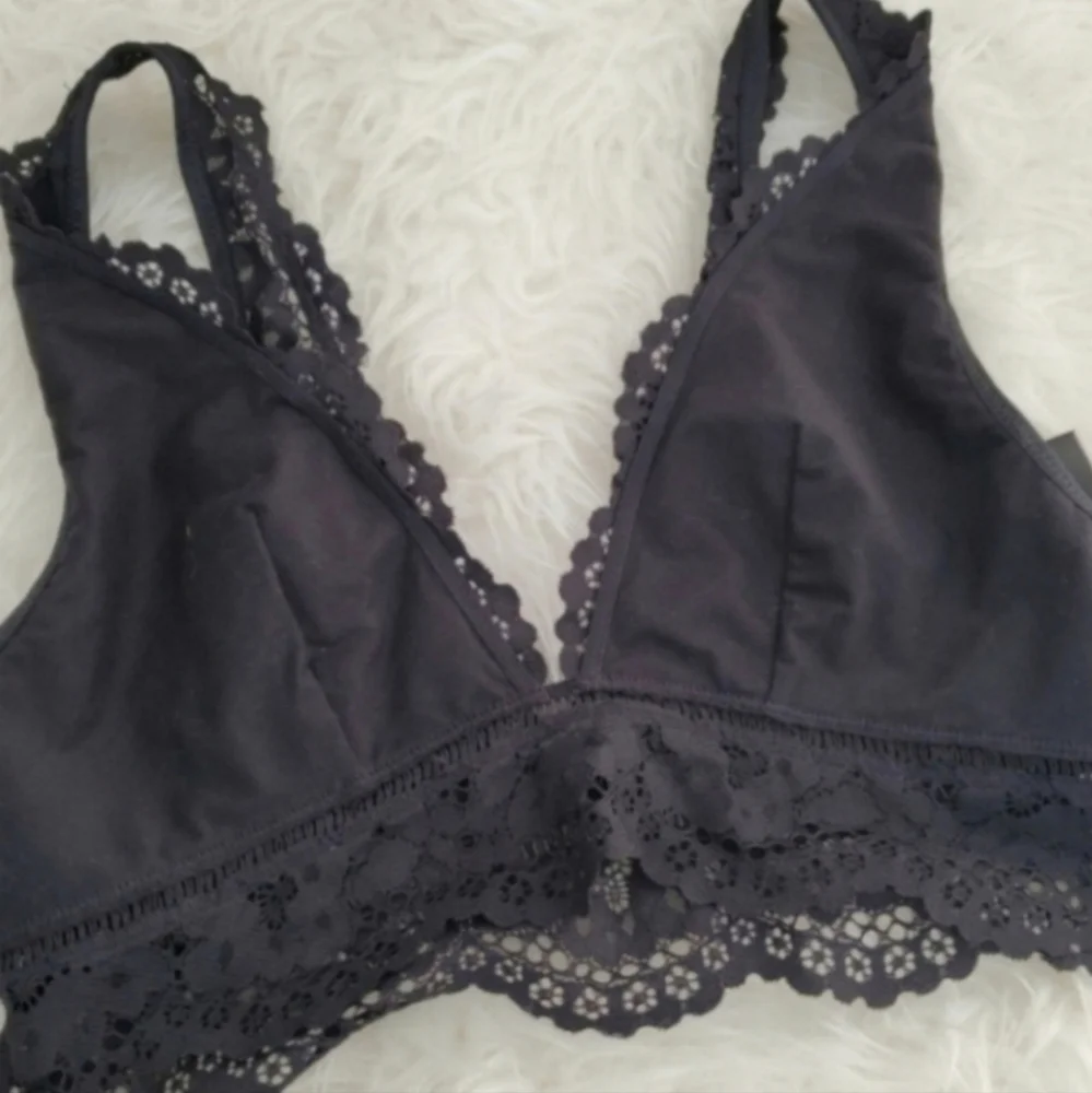 NWOT Plunge Lace Bralette